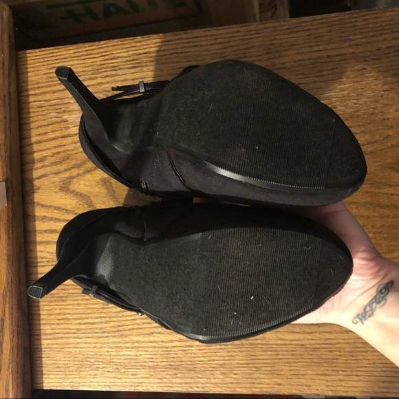 New black booties - size 7 - Picture 3 of 3